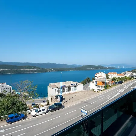 Casa Sul Mare, Sea View With Large Balcony & Free Parking Apartment *