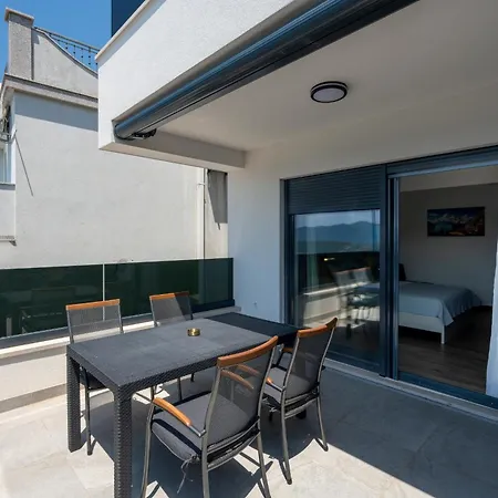 Luxury Sea View With Panoramic Balcony & Private Parking, Casa Sul Mare 아파트 네움
