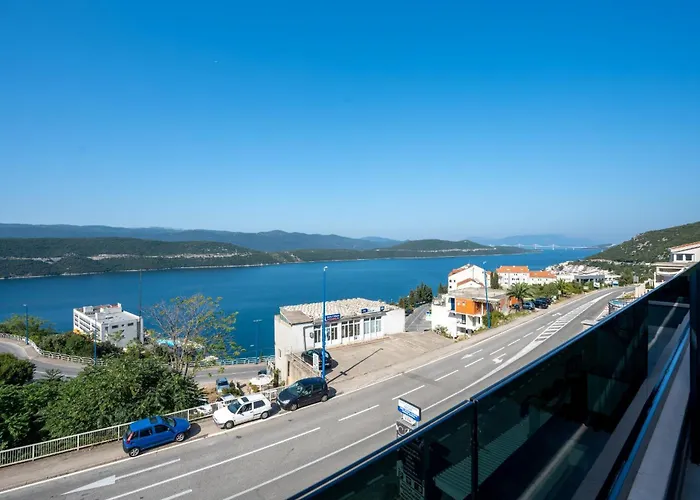 Casa Sul Mare, Sea View With Large Balcony & Free Parking Apartment *