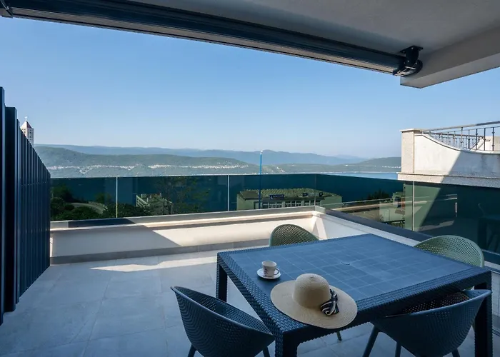 Apartment Casa Sul Mare, Sea View With Large Balcony & Free Parking