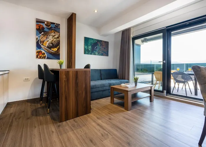 Casa Sul Mare, Sea View With Large Balcony & Free Parking Apartment *