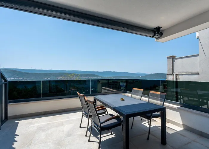 Casa Sul Mare, Sea View With Large Balcony & Free Parking Apartment *