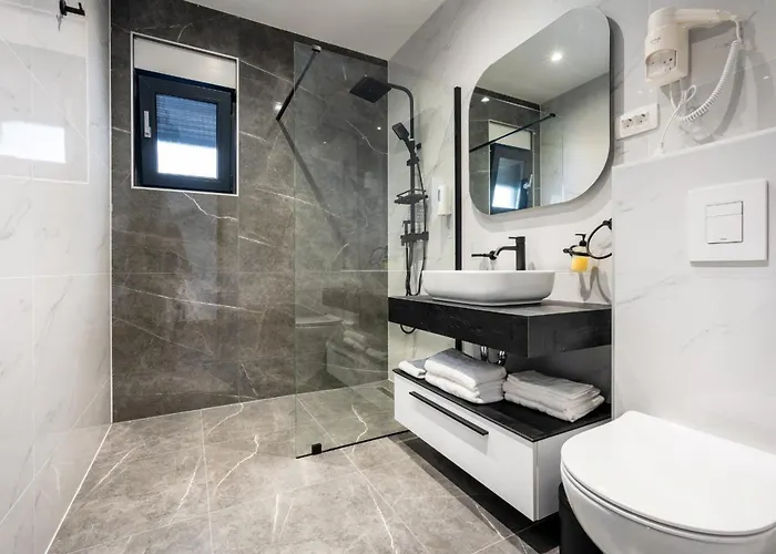 Apartment Casa Sul Mare, Sea View With Large Balcony & Free Parking *